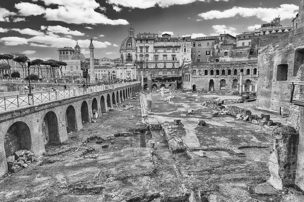 Mercado de Trajano, ruínas na Via dei Fori Imperiali, Roma, Itália — Fotografia de Stock