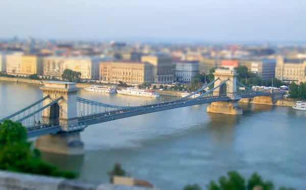 Kedjebron över floden Donau, Budapest. Tilt-Shift-effekt — Stockfoto