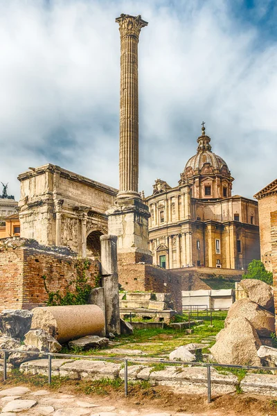 Vista panorâmica sobre as ruínas do Fórum Romano, Itália — Fotografia de Stock