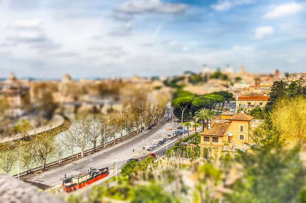 Vista panoramica dal colle Aventino, Roma, Italia. Effetto tilt-shift applicato — Foto Stock