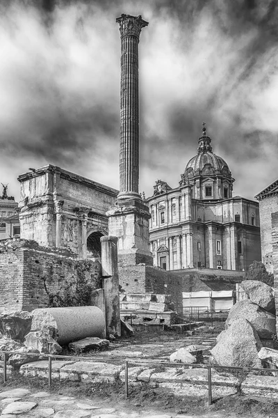 Scenic view over the ruins of the Roman Forum, Italy — Stock Photo, Image