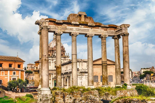 ローマフォーラムの土星遺跡の寺院, ローマ, イタリア — ストック写真