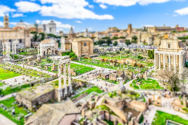 Roma Forumu, İtalya üzerinde manzara. Uygulanan eğim kaydırma efekti — Stok fotoğraf