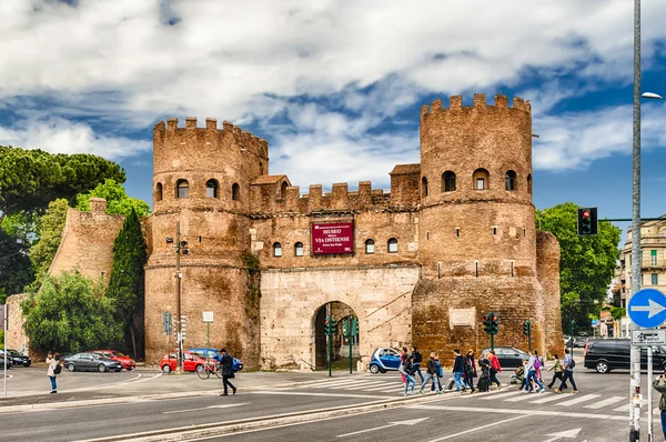 De iconische Porta San Paolo in Rome, Italië — Stockfoto