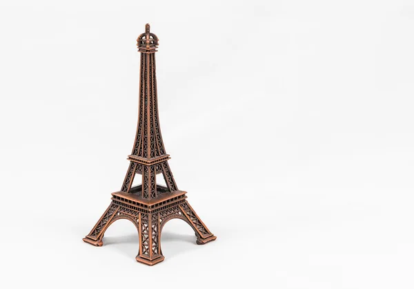 Modelo Torre Eiffel de bronce, aislado sobre fondo blanco — Foto de Stock