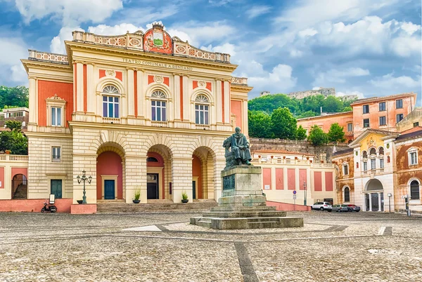 La emblemática Piazza XV marzo, casco antiguo de Cosenza, Italia — Foto de Stock