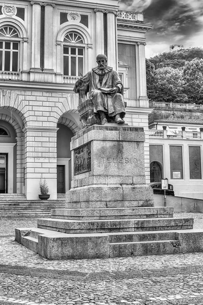 Bernardino Telesio, Cosenza, İtalya'nın eski şehir heykeli — Stok fotoğraf