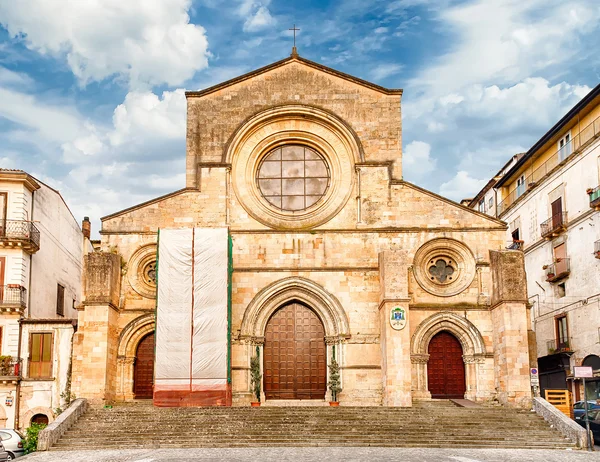 Facciata panoramica dell'antica Cattedrale di Cosenza, Italia — Foto Stock