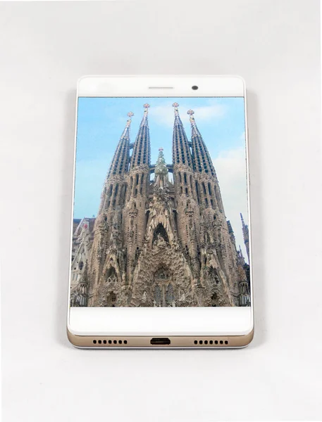 Smartphone moderno con imagen a pantalla completa de Barcelona, España — Foto de Stock