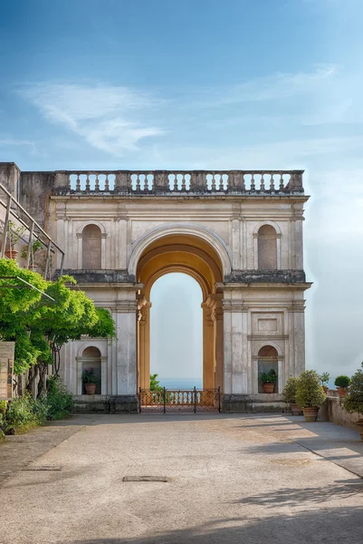 Triomfboog in Villa d'Este, Tivoli, Italië — Stockfoto