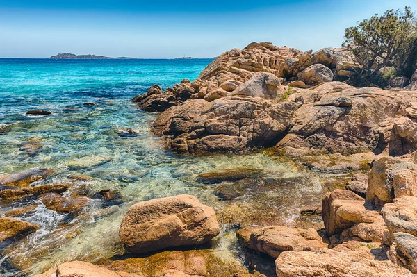 Widok Czarującą Plażę Capriccioli Jednego Najpiękniejszych Nadmorskich Miejsc Północnej Sardynii — Zdjęcie stockowe