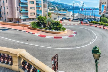 MONTE CARLO, MONACO - 13 Ağustos 2019 'da Monte Carlo, Monaco' daki Monaco Grand Prix pistinin en ünlü bölümlerinden biri olan Fairmont saç tokası veya Loews Virajı