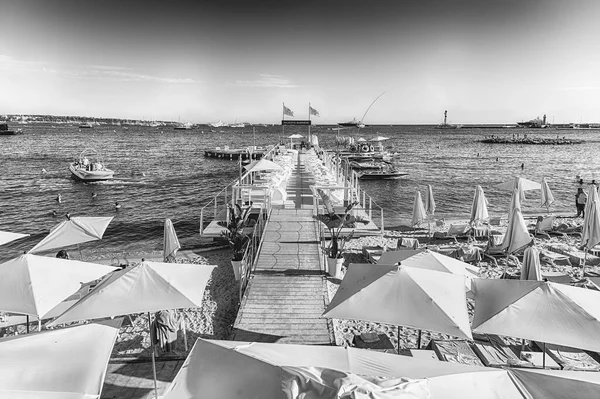 Cannes Francia Agosto Instalación Mesas Unbrellas Playa Del Majestic Barriere — Foto de Stock