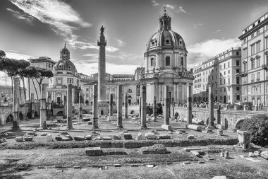Via dei Fori Imperiali, Roma, İtalya 'daki Trajan Forum ve Sütununun kalıntıları