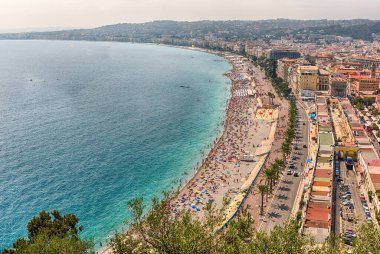 Nice, Cote d 'Azur, Fransa' daki Castle Hill 'den rıhtımın ve Anglais' in manzaralı manzarası.