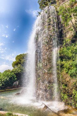 Şelale Park de la Colline du Chateau 'da, Nice, Cote d' Azur, Fransa 'nın önemli bir simgesi.