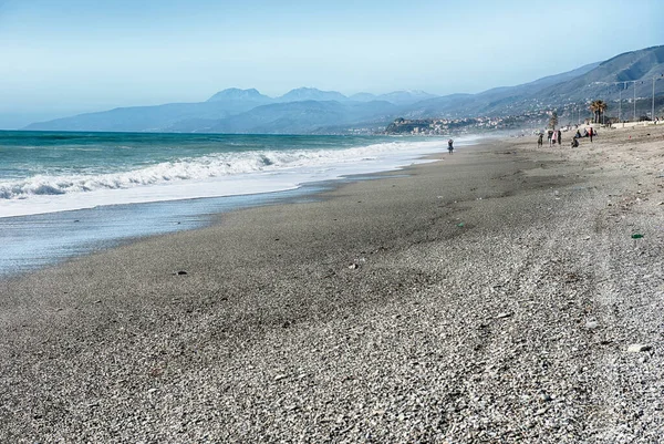 Calabria Talya Thyrrenian Sahilinde Manzaralı Kumlu Bir Sahil Manzarası — Stok fotoğraf