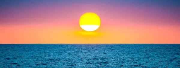 Puesta Sol Escénica Junto Mar Mediterráneo Italia —  Fotos de Stock