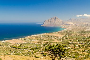 Sicilya kıyı şeridi üzerinden panoramik görünüm