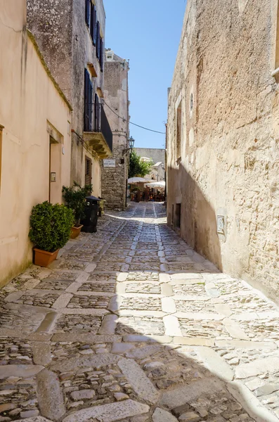Stone Paved Old Street in Erice, Sicily — Stock Photo, Image