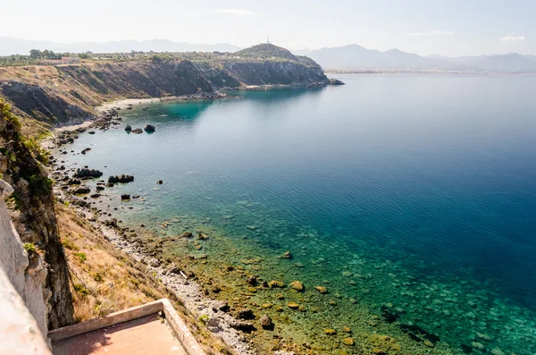 Praia do Mediterrâneo em Milazzo, Sicília — Fotografia de Stock