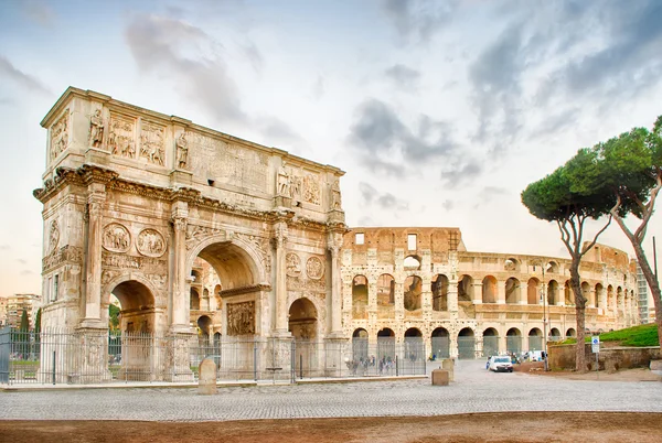 Arch Konstantin ve Kolezyum, Roma — Stok fotoğraf