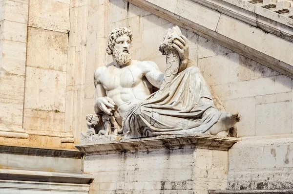 Estátua alegórica do Rio Tibre, Roma — Fotografia de Stock