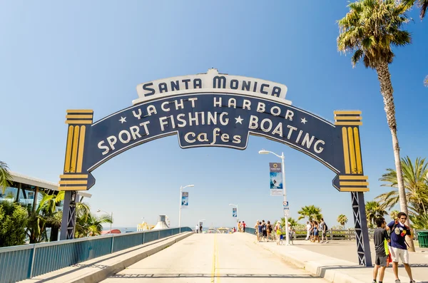 Arco de entrada icônico de Santa Monica, Califórnia — Fotografia de Stock