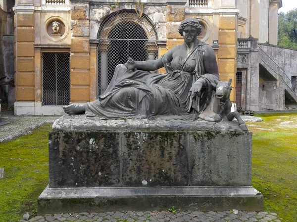 Verlaten Monument binnen Villa Bianca in Rome, Italië — Stockfoto
