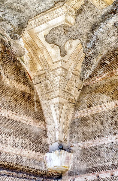 Ruins inside the Great Baths at Villa Adriana (Hadrian's Villa), — Stock Photo, Image