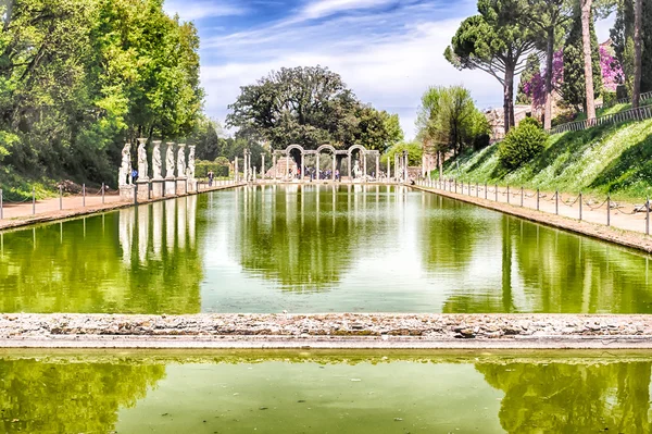 Starověké fond názvem Canopus ve Villa Adriana (Hadriánova Vill — Stock fotografie