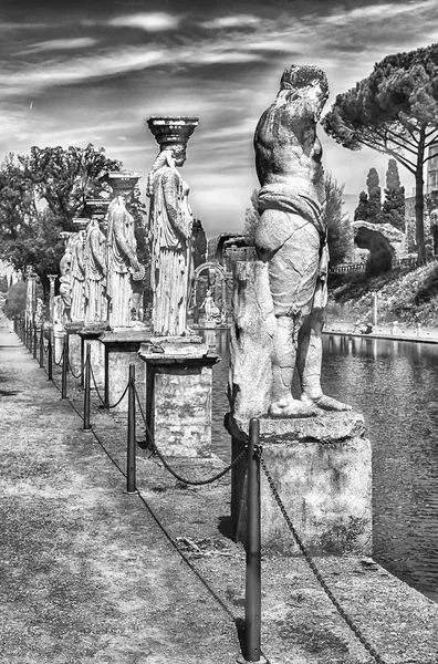 Caryatides Villa Adriana (Hadrian'ın Villa), at heykelleri Ti — Stok fotoğraf