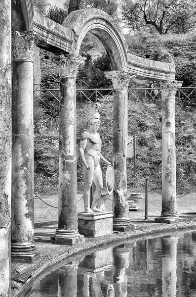 Griekse standbeeld van Ares, binnen Villa Adriana (Villa van Hadrianus), Ti — Stockfoto
