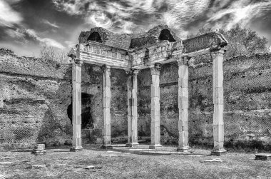 Villa Adriana (Hadrian'ın Villa Korint sütun kalıntıları), 
