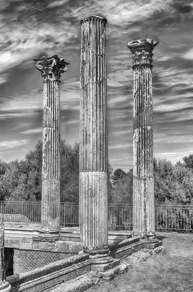 Ruinas de columnas corintias en Villa Adriana (Villa de Adriano ), —  Fotos de Stock