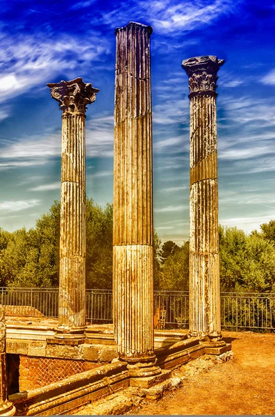 Ruinen korinthischer Säulen in der Villa Adriana (Hadrians Villa)), — Stockfoto