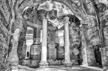 Kalıntılar içinde Villa Adriana (Hadrian'ın Villa büyük Hamamı),