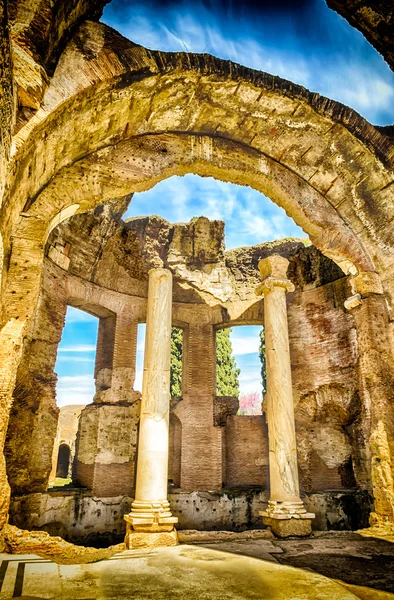 Ruinerna i stora badet på Villa Adriana (Hadrianus Villa), — Stockfoto