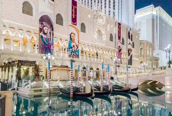 Gondelfahrten im venezianischen Luxushotel und Casino in Las Vegas — Stockfoto