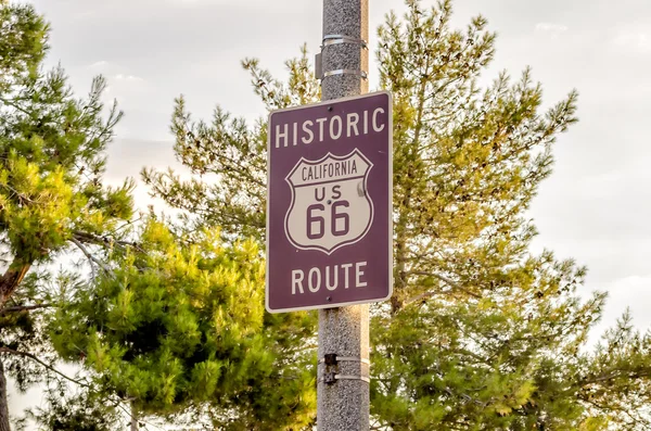 Знак исторического маршрута 66 в Калифорнии — стоковое фото