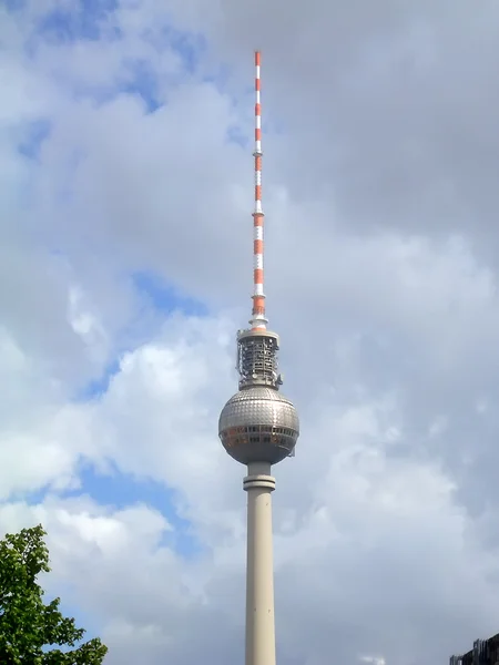 Fernsehturm (TV Tower) in Alexanderplatz, Берлин — стоковое фото