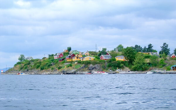 Colorful houses on the shore of Oslo fjord (2004)
