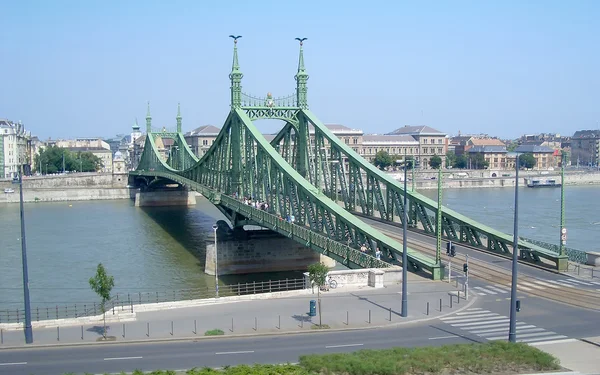 Puente de la Indipendencia sobre el Danubio, Budapest, Hungría — Foto de Stock