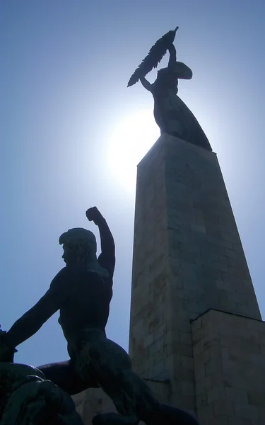 Silhouette of the Liberty Statue on the Gellert Hill, Budapest — Stock Photo, Image