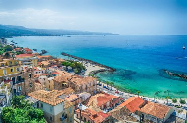 Pizzo Calabro, İtalya 'daki limanın kuş bakışı görüntüsü.