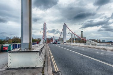 12 Nisan 2022 'de Londra, İngiltere' deki Chelsea Köprüsü 'ne bakın. Chelsea ile Battersea arasındaki bidge bağlantısı 1937 'de açıldı.