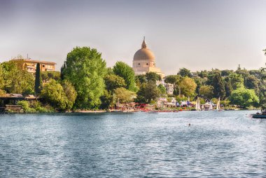 EUR bölgesindeki yapay göl manzarası, Roma, İtalya