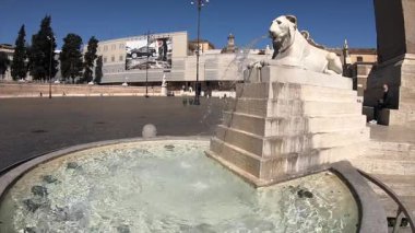 İkonik Piazza del Popolo 'daki heykel, İtalya' nın Roma kentinin ana meydanı ve simgelerinden biri.
