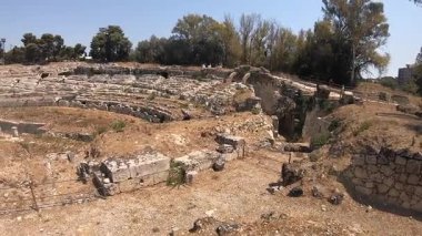 Roma Syracuse amfitiyatrosunun manzarası, İtalya 'nın Sicilya, Sicilya arkeolojik parkındaki ikonik simge.