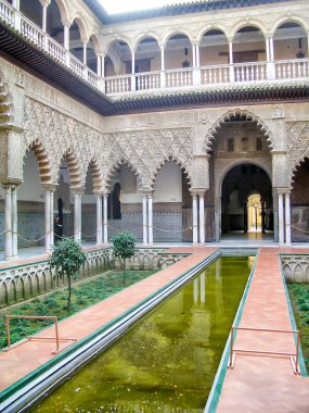 Seville Alcazar at Maidens avlusunda